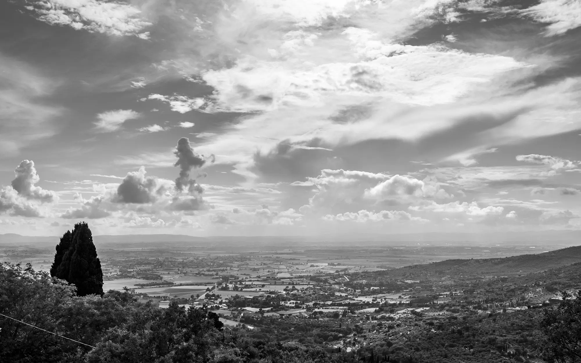 A monochromatic photograph of a cloudscape over the Valdichiana in Toscana on June 10, 2023.