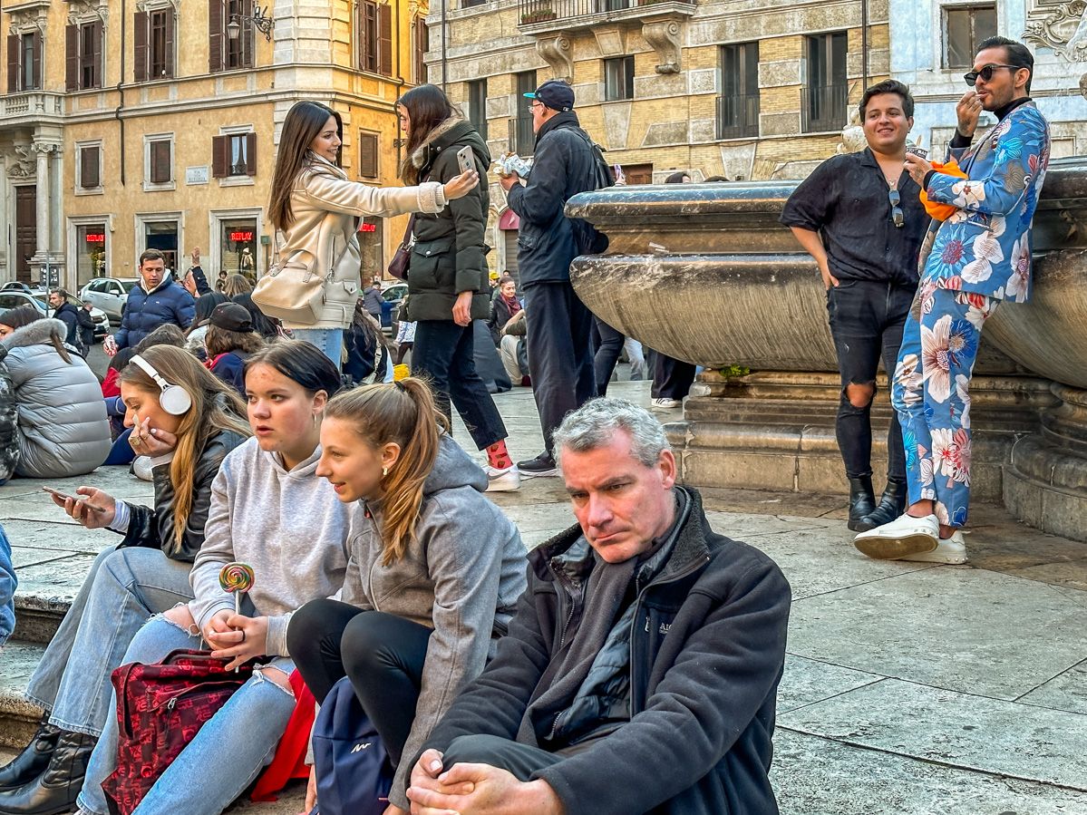 Visitors in front of the Pantheon in Roma, Italia. 