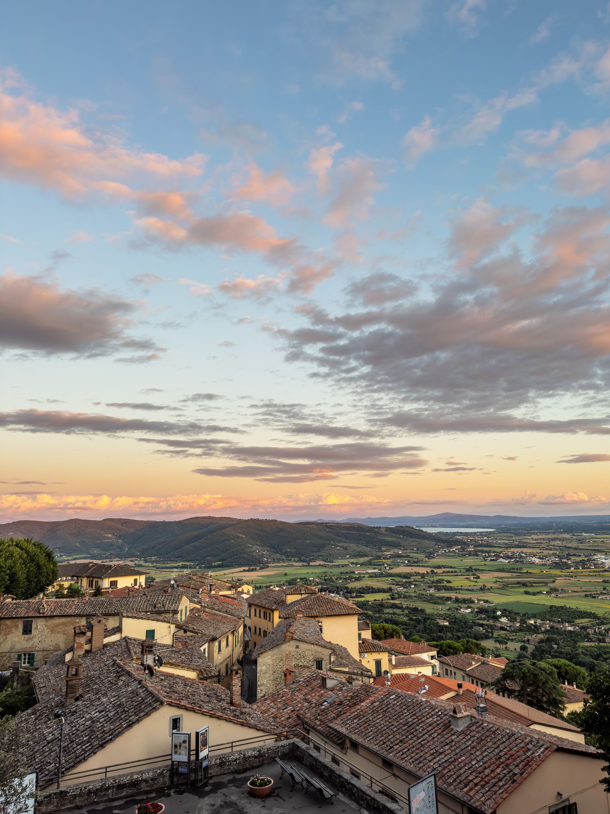 A sunset view of the Valdichiana and Lago Trasimeno from Cortona, Italia.